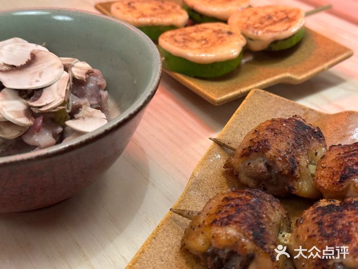 鸟铺 烧鸟·夜宵·酒场(长寿路店)鸡翅黑平菇图片