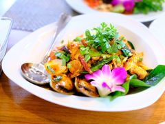 -Chom Cafe and Restaurant