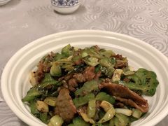 酸菜苦瓜炒牛肉-粤·向群饭店(龙津东路总店)