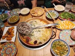 -洱火云南酸菜牛肉火锅(石景山当代商城店)