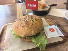 秘汁炭烤风味牛堡-必胜客(巴沟店)