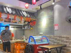 大堂-爆炸头阿姨小四川正宗川味小吃(无任何分店)