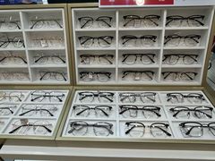 -美式眼镜·授权蔡司.依视路.尼康.豪雅.明月(南翔印象城店)