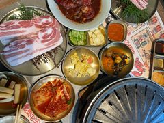 -草家酱蟹炭火烤肉店(珲春南路一店)