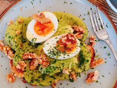 牛油果煮蛋吐司-RAC BAR(安福路店)