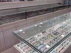 -朱师傅眼镜·蔡司·依视路·尼康(市先进店)