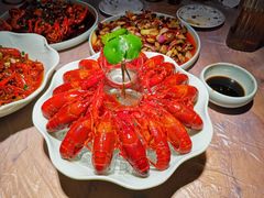 -冰冰龙虾·江湖菜·花园江景餐厅