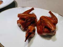 脆皮乳鸽-荣轩(新荣记环球金融中心店)