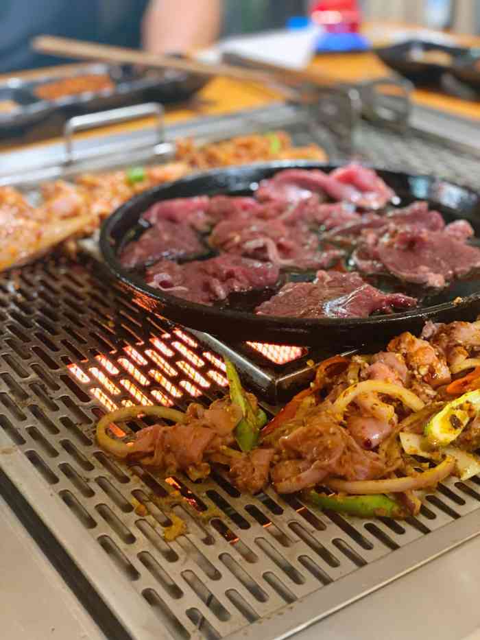 大凉山阿木烧烤庄园(清水河店)