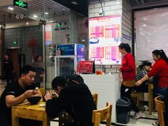 大堂-百年尹氏汤包(环球美食荟店)