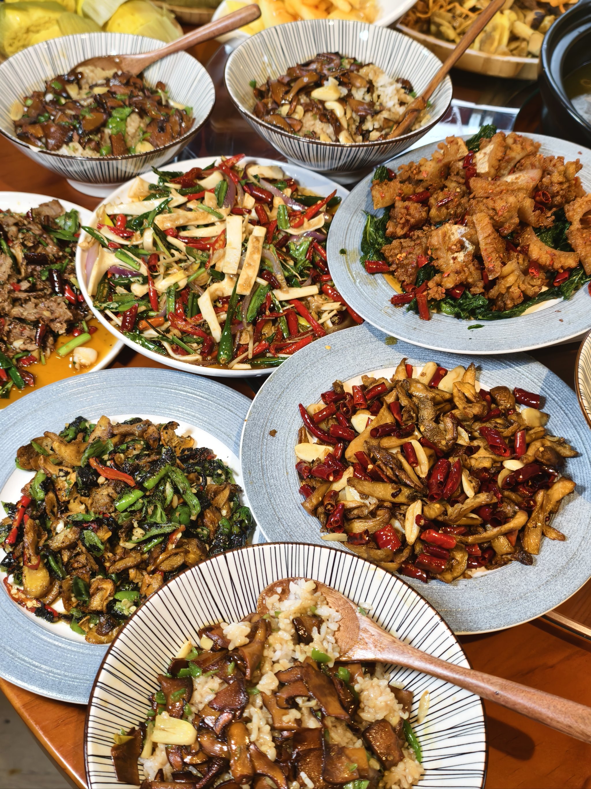 昆明翠湖南门对面巷子