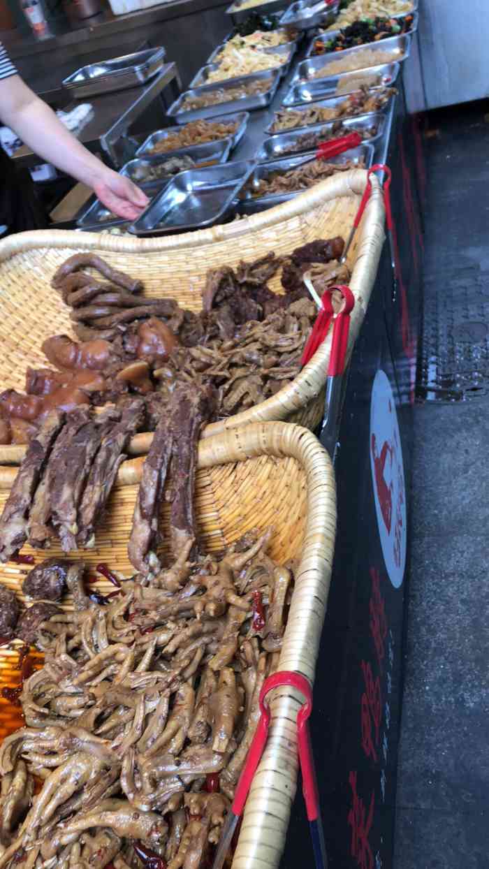 王氏现捞鸭脖(三圣乡店)-"这家卤菜最近水准稍微有一点不是太好了,有.