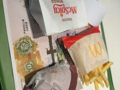 -麦当劳(上海虹桥站30B检票口楼上)