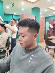 -东方先生国潮男士理发馆