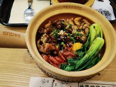 香菇滑鸡煲仔饭-煲仔皇腊味煲仔饭(经四万达店)
