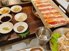 -围炉肉舍•炭烤活鳗•丹东海鲜烤肉(步行街店)