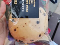 巧克力味菠萝包面包-中粮丰通（北京)食品有限公司