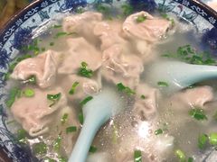 三鲜牛肉馄饨-老新隆牛肉锅贴(新街口店)