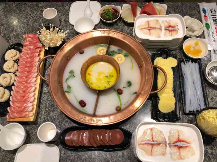 江小渔鲜鱼火锅(黎明店)-"环境不错,挺好的,服务态度挺好的,点的斑.