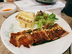 西贡炭烧烤猪颈肉配菠萝-美奈小馆·东南亚菜(福田星河COCO Park店)