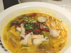 -渝是乎酸菜鱼(龙旗购物中心店)