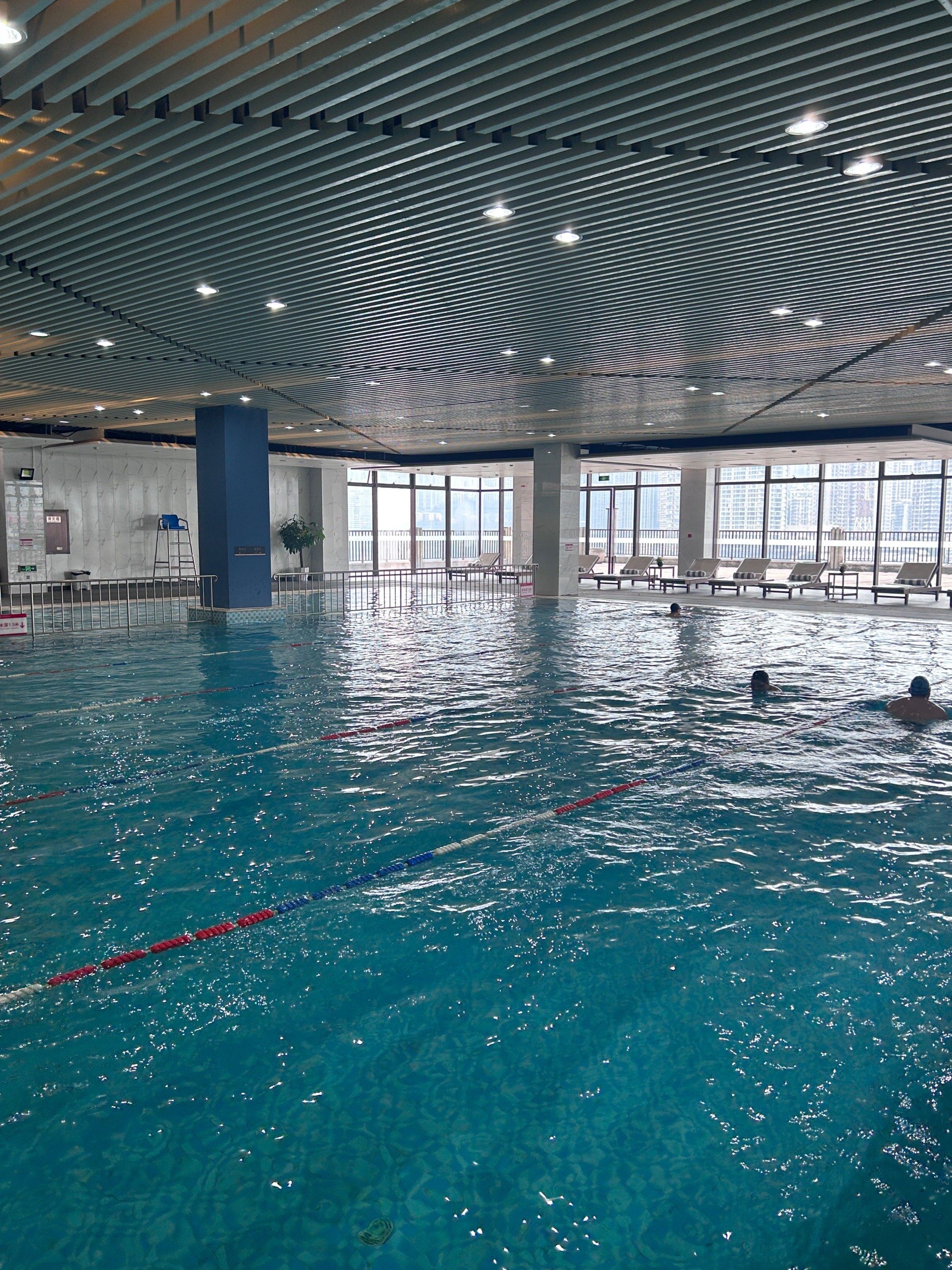 他们的器械都是意大利泰诺健的,用起来很丝滑,楼下还有个江景泳池,是