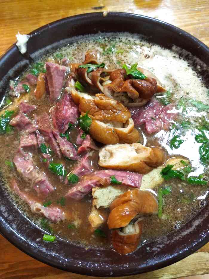 老六门框百年卤煮(六爷传承私房老店)-"来到前门超级多人,很迷茫不