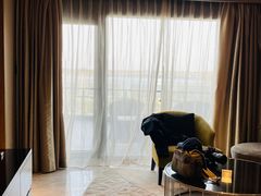 -上海滴水湖皇冠假日酒店