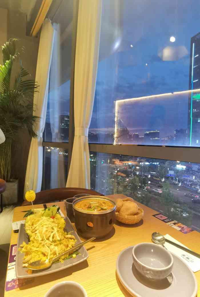 忆暹罗·东南亚餐厅(金沙印象城店)-"[薄荷]环境:位置略挤,叫号也是