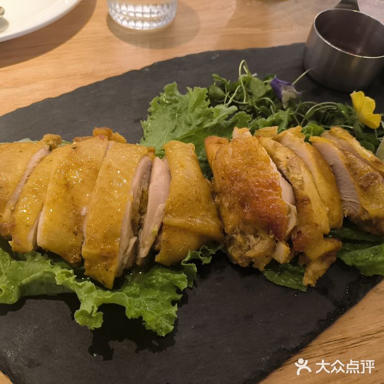 品味一下西贡在巴黎的异域味道。这家餐厅的面积很大