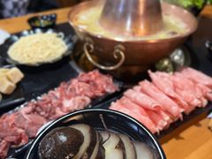 -果松木炭酸菜铜火锅·外婆参鸡汤