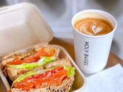 烟熏三文鱼贝果-HOLY BAGEL(苏河店)