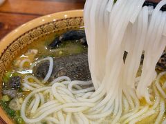 砂锅土鸡米线-正宗李家土鸡米线店