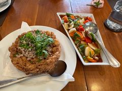 -Chom Cafe and Restaurant