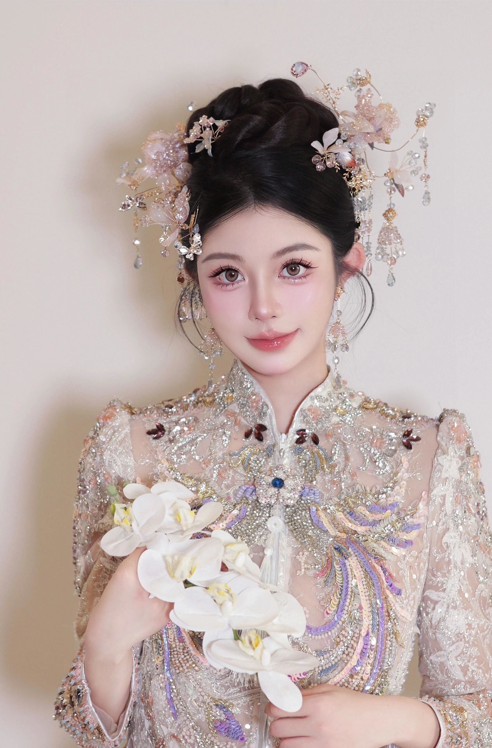 中式秀禾服减龄妆容