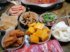 -渝嘴小老弟老火锅(华新村店)
