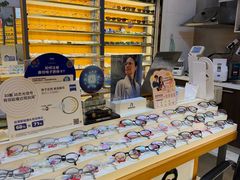 -优医视平价眼镜蔡司依视路折扣工厂店(十里堡店)