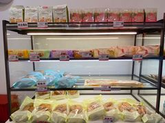 面包甜点陈列柜-静安面包房(万航渡路店)