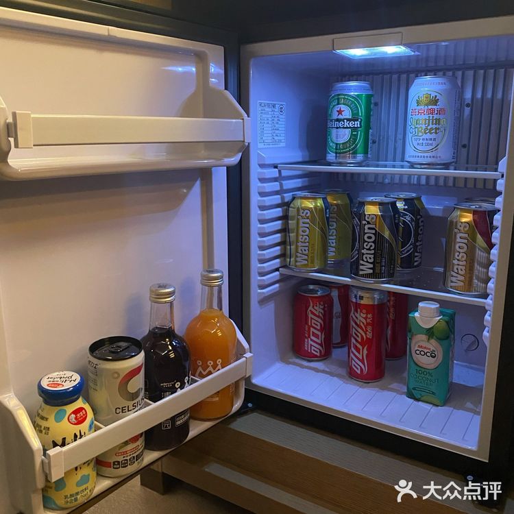 从浴缸走到浴室有点远。房间的用料扎实