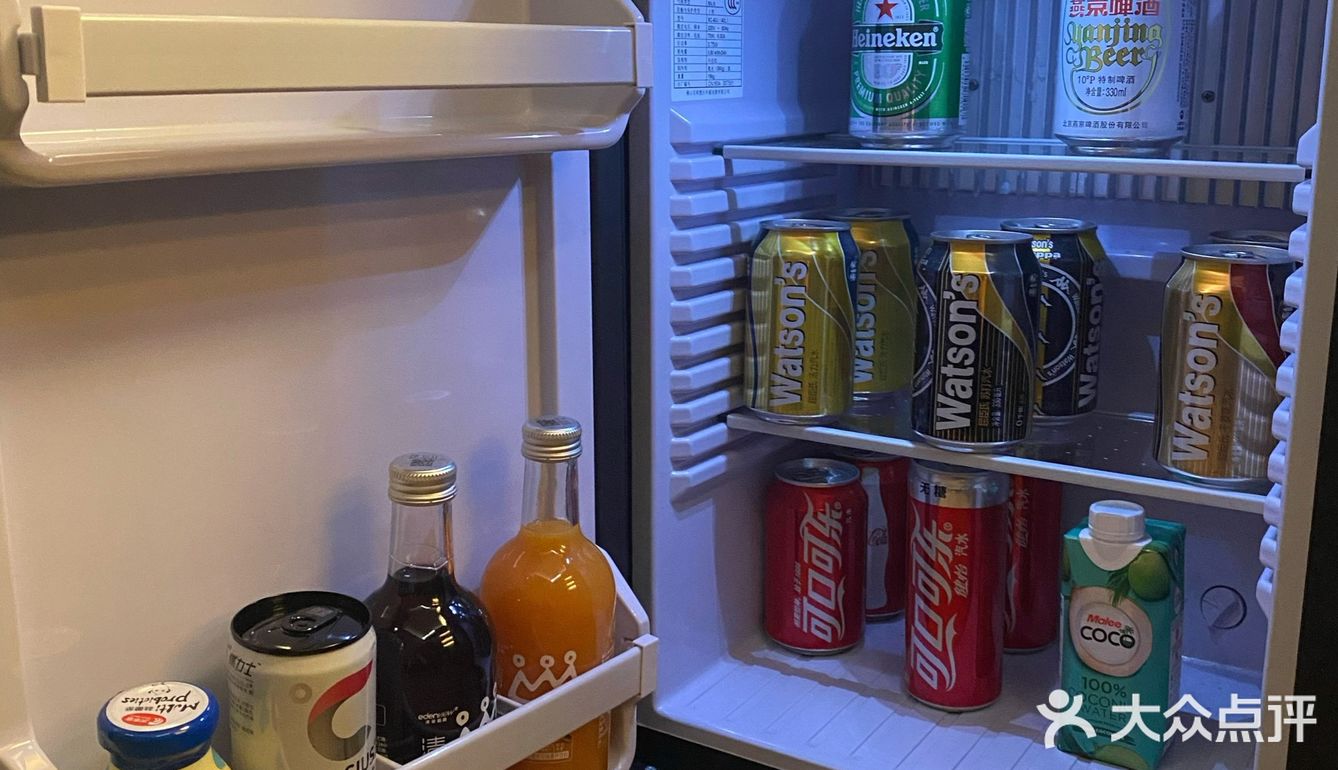 从浴缸走到浴室有点远。房间的用料扎实