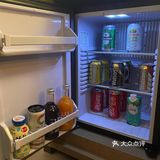 从浴缸走到浴室有点远。房间的用料扎实