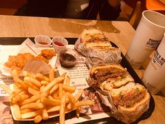 -The Habit Burger Grill 哈比特汉堡(复兴soho店)