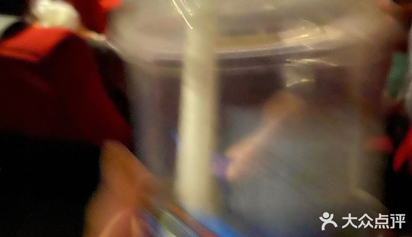 瑞幸新品-热恋蜜瓜厚乳拿铁