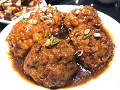 鸭蛋黄狮子头-梅飞酒家(桑园路店)
