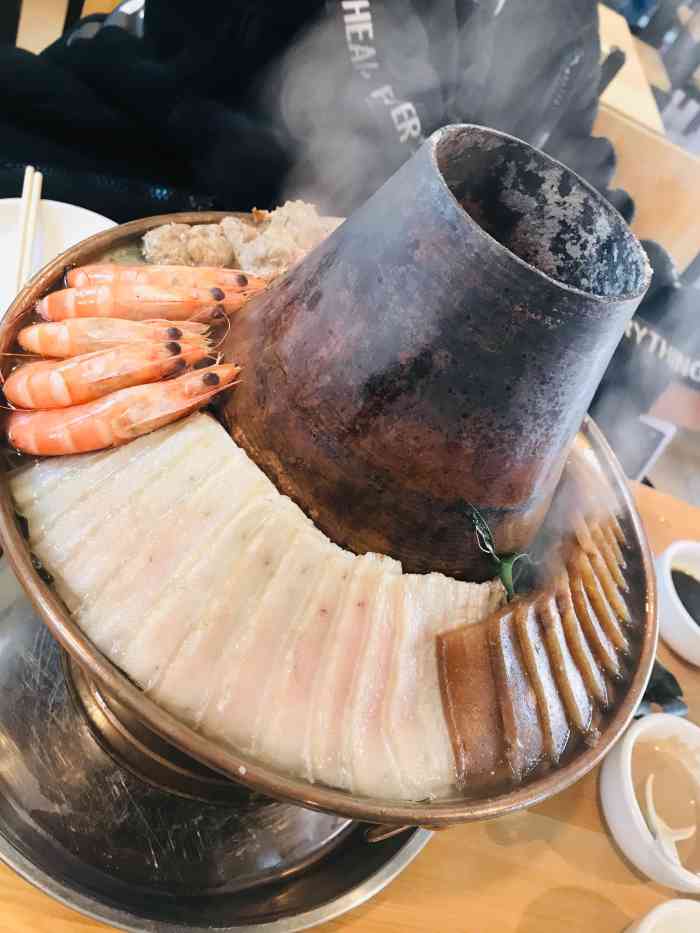 正宗山海关浑锅(古城店)-"十一来的人比较多,山海关的必吃菜,里面酸.