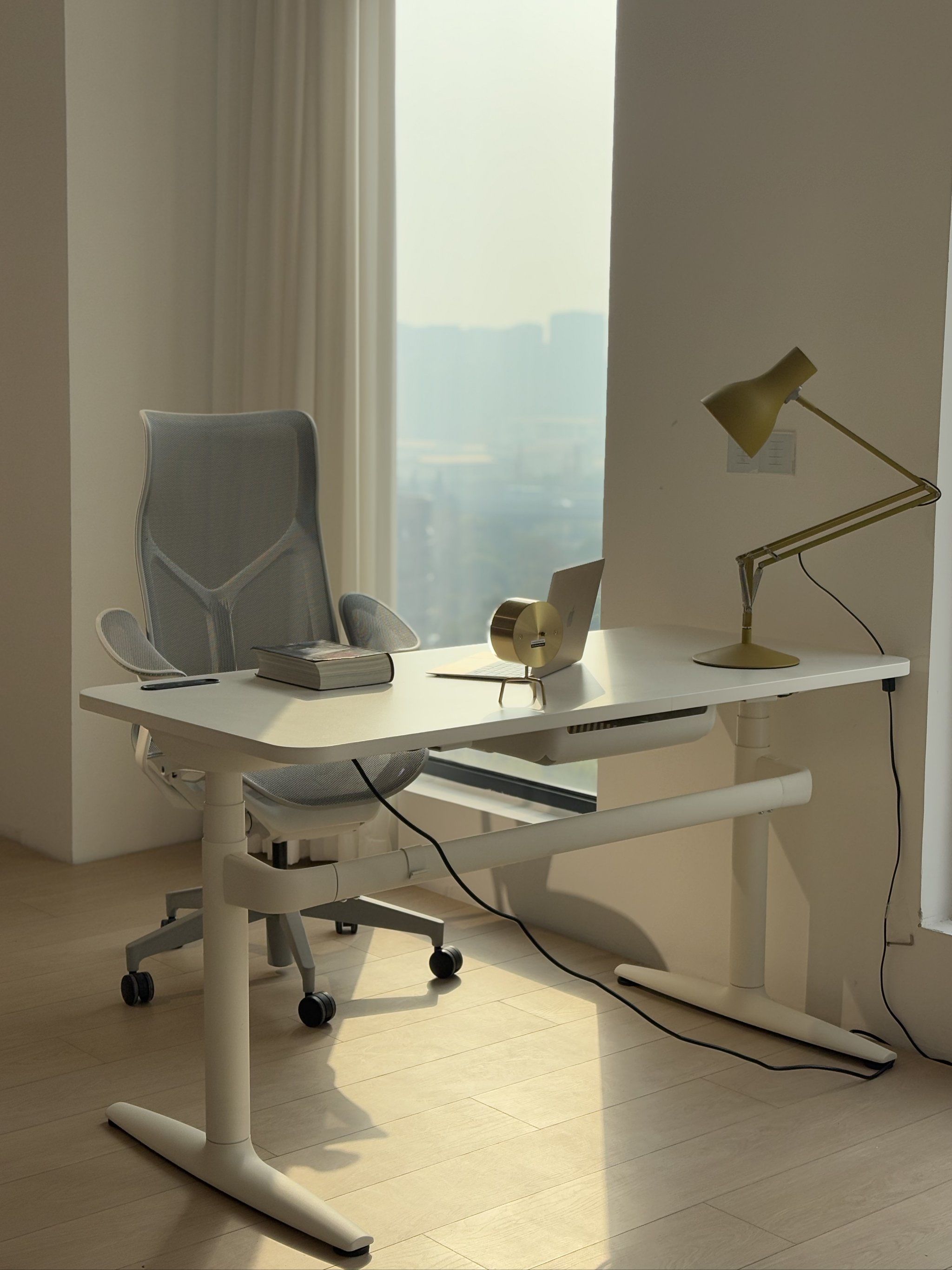 新到产品~赫曼米勒电动升降桌