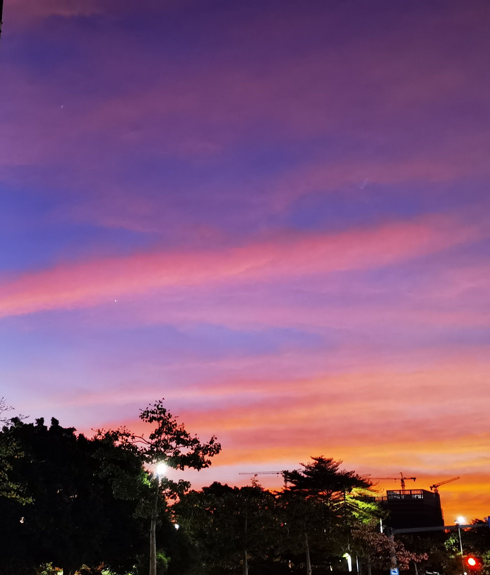 傍晚的天空色彩斑斓