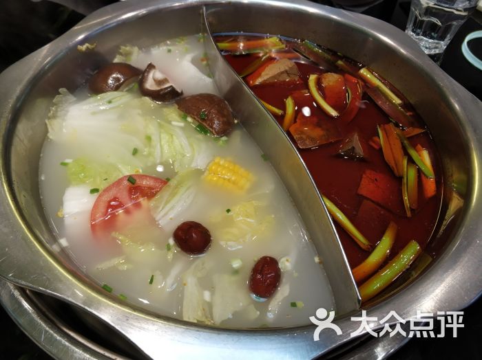 吴记老锅底麻辣火锅(莘庄店)鸳鸯锅底图片 - 第3张