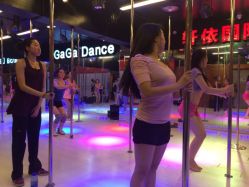 上海轩依钢管舞学校(长寿路总校)-轩依钢管舞