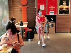 -麦当劳(汉口火车站候车室店)